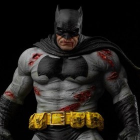 Batman The Dark Knight Returns 1/6 Statue Diorama by Iron Studios